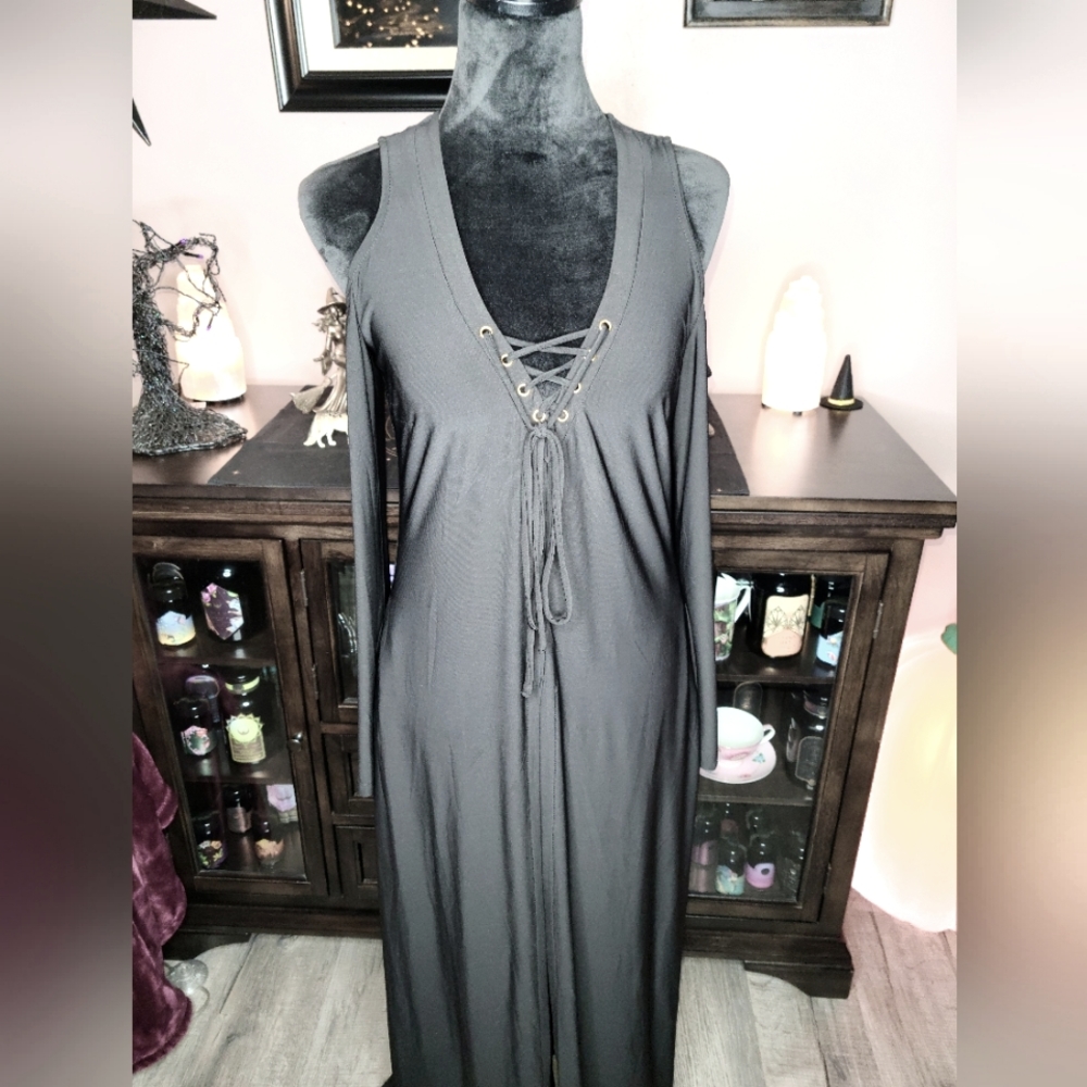 🖤VENUS Cold Shoulder Maxi Top